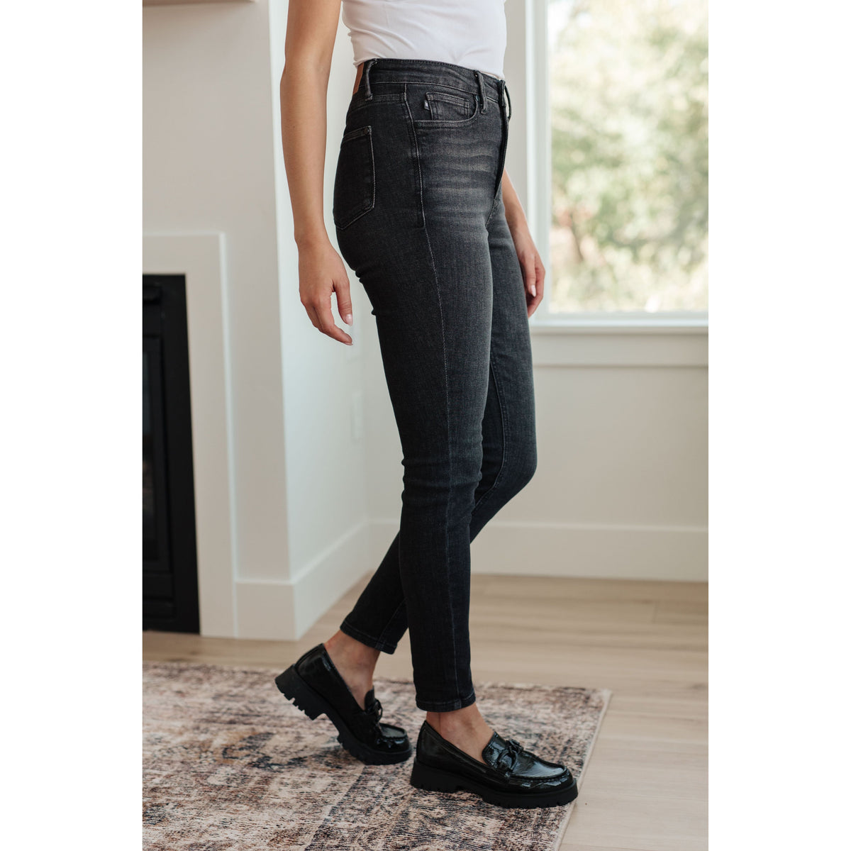 Judy Blue | Octavia High Rise Control Top Skinny Jeans in Washed Black