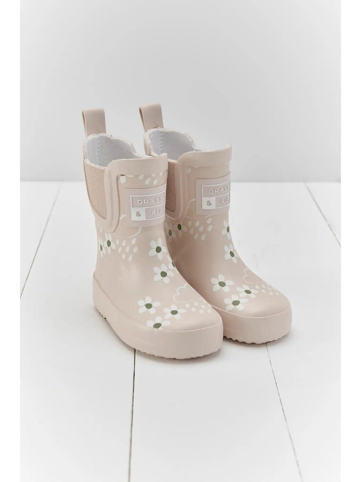 Pampas Cream Floral Short Colour-Changing Kids Rainboots - becauseofadi