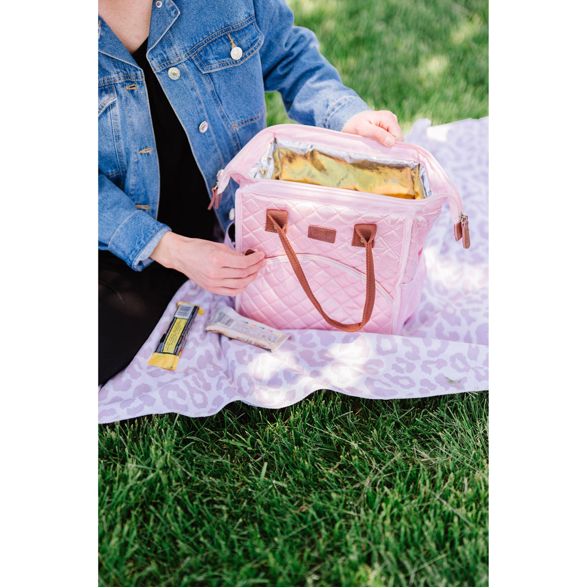 Women's Cooler Lunch Bag | The Classy Cloth - becauseofadi