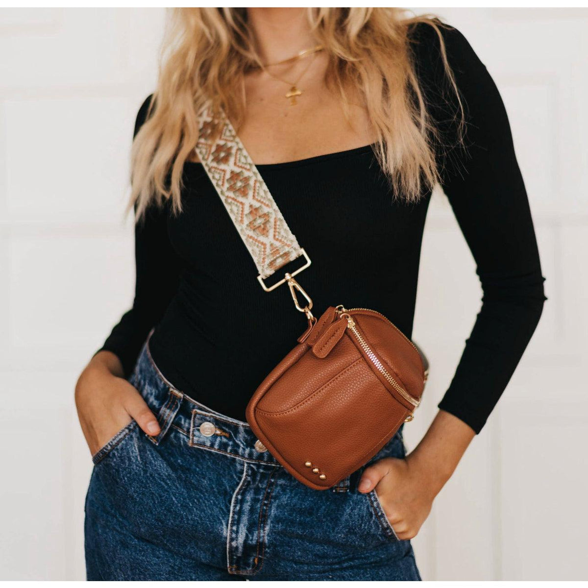 Pretty Simple | Women's Ellie Small Crossbody Bag | Vegan Pebble Leather - becauseofadi